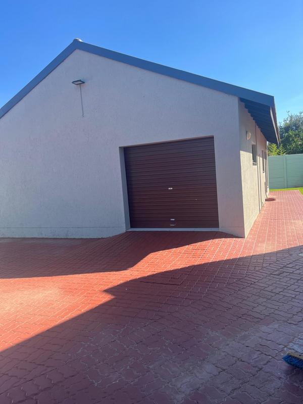 To Let 1 Bedroom Property for Rent in Golf View North West